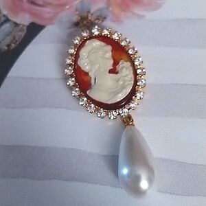 VTG Faux Cameo Faux Pearl Rhinestone